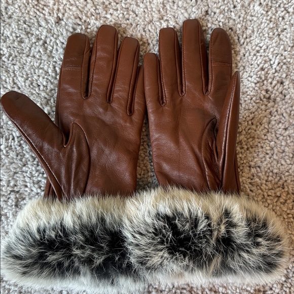 Brown Leather Gloves with Rabbit Fur Trim - Picture 3 of 3